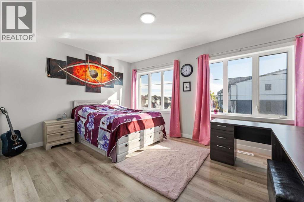 Single Family House for Sale in  Shawnee Terrace SW Shawnee Slopes Calgary 