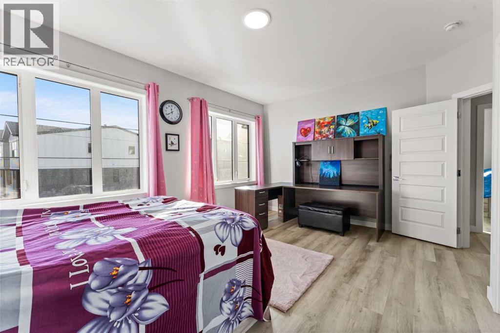 Single Family House for Sale in  Shawnee Terrace SW Shawnee Slopes Calgary 