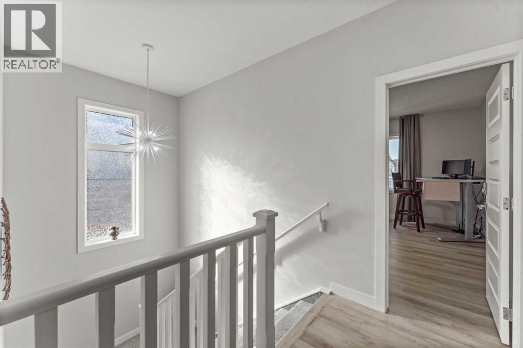 Single Family House for Sale in  Shawnee Terrace SW Shawnee Slopes Calgary 