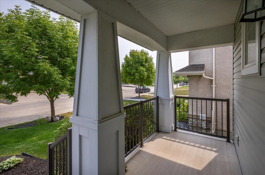 Photo 2 of 32 Red Spruce Road, Winnipeg MB