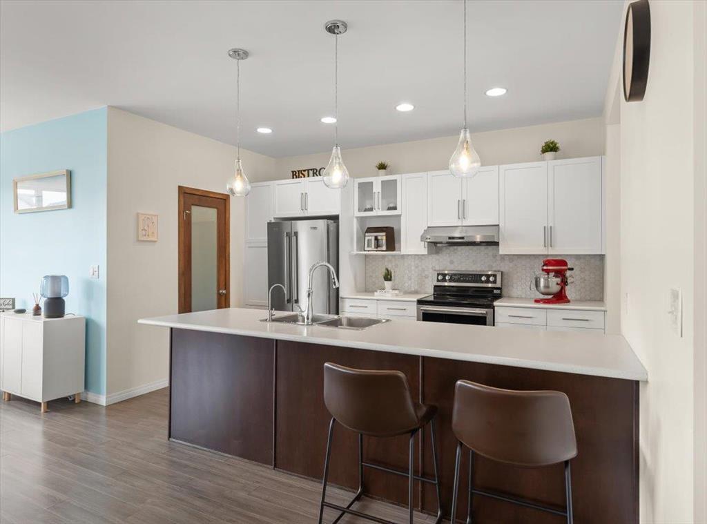 Photo 10 of 32 Red Spruce Road, Winnipeg MB