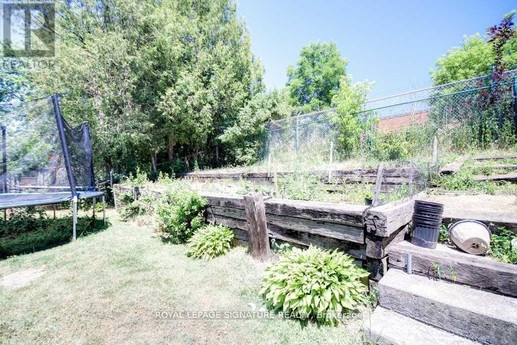Photo 24 of Main 111 Ellington Drive, Toronto ON