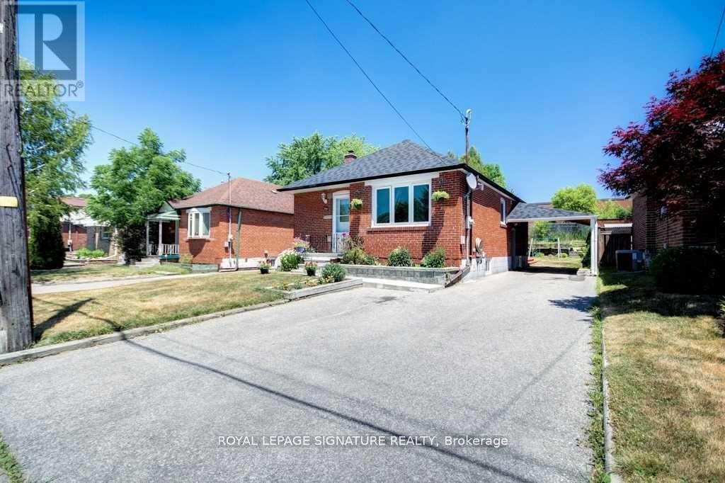 Photo 2 of Main 111 Ellington Drive, Toronto ON