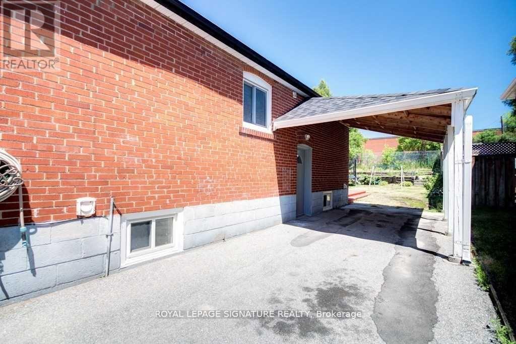 Photo 3 of Main 111 Ellington Drive, Toronto ON