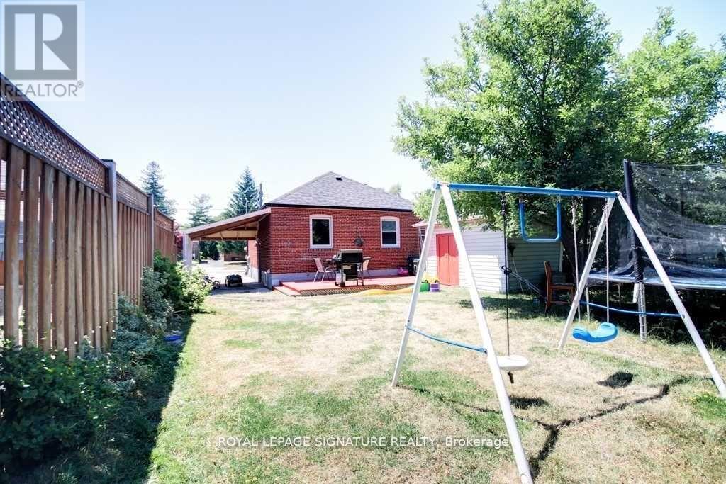 Photo 25 of Main 111 Ellington Drive, Toronto ON