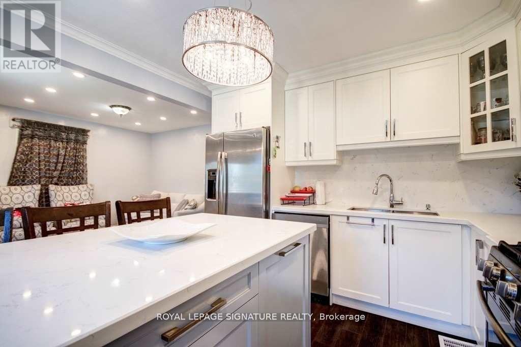 Photo 9 of Main 111 Ellington Drive, Toronto ON