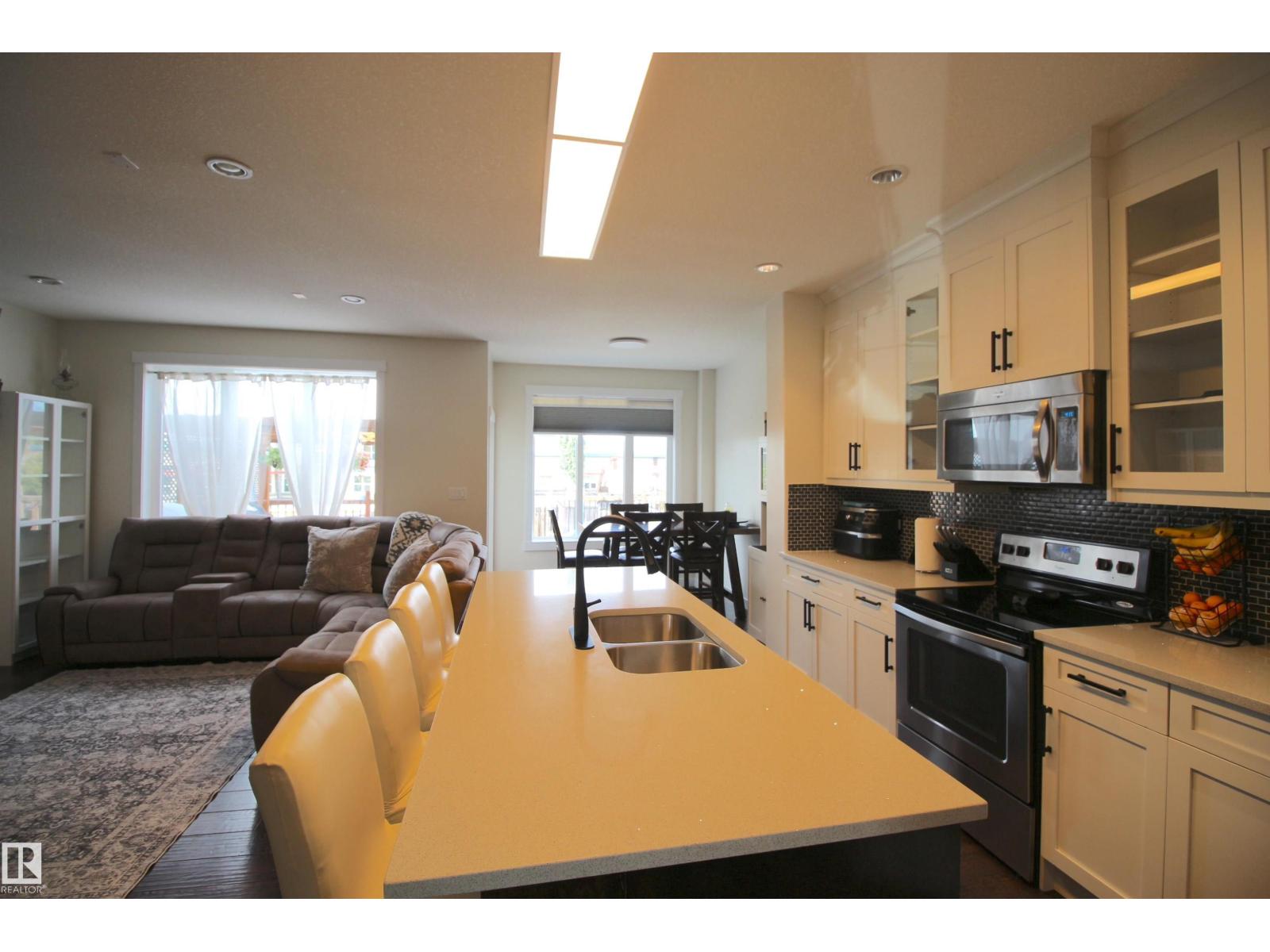 Photo 14 of 5012 53 Av, Calmar AB