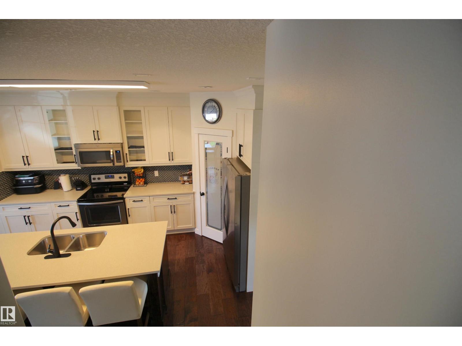 Photo 21 of 5012 53 Av, Calmar AB