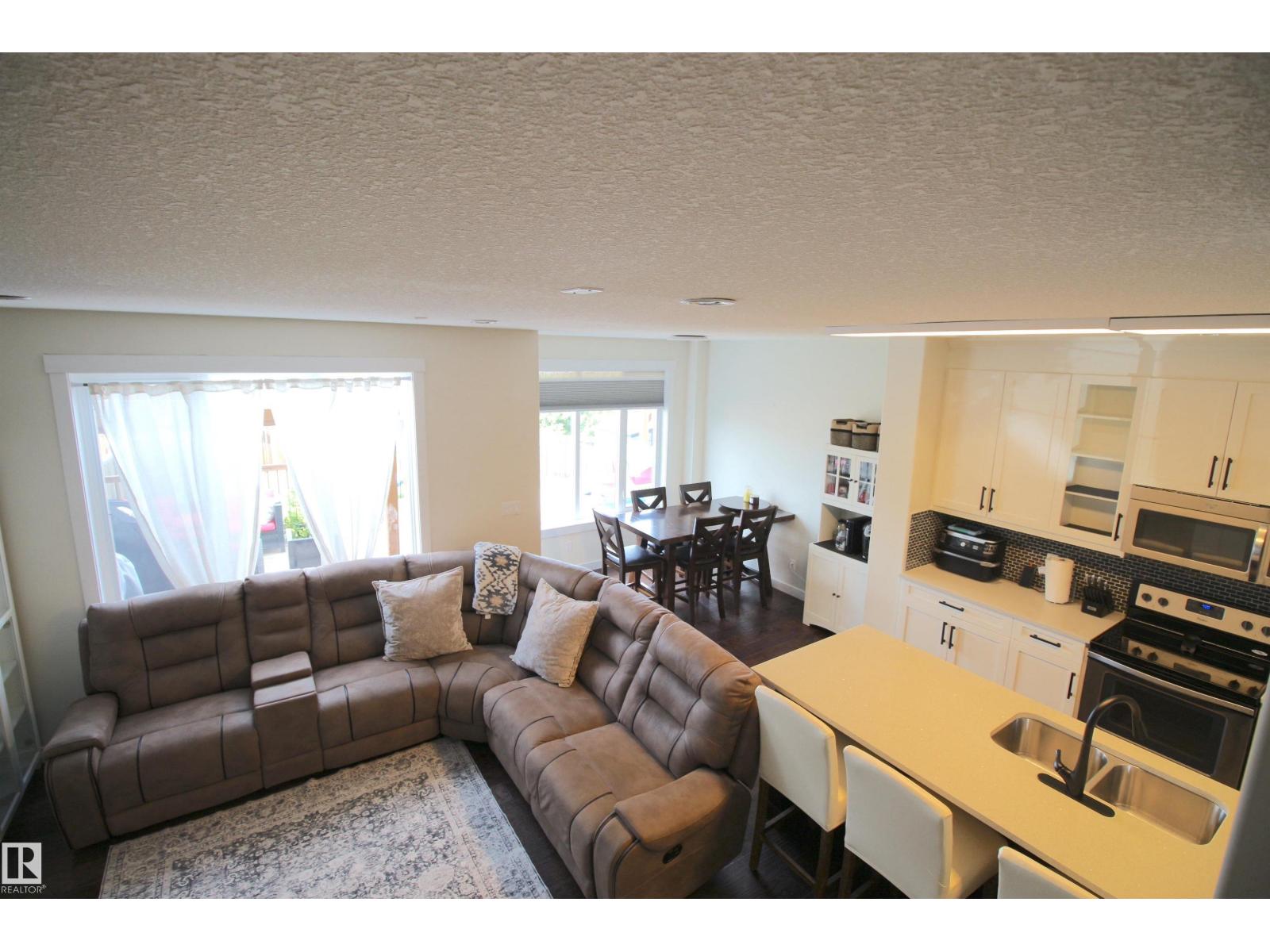 Photo 22 of 5012 53 Av, Calmar AB