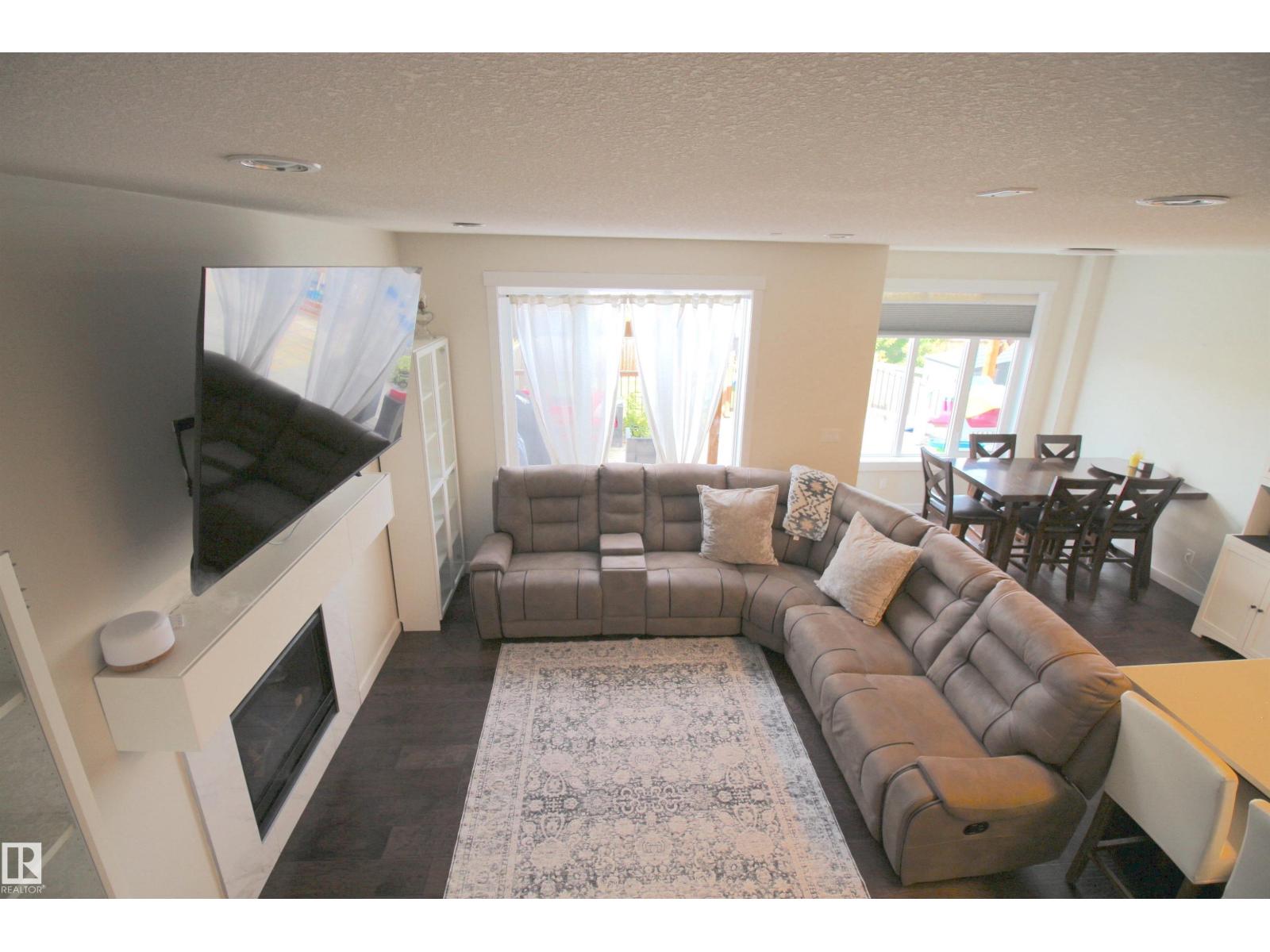 Photo 23 of 5012 53 Av, Calmar AB