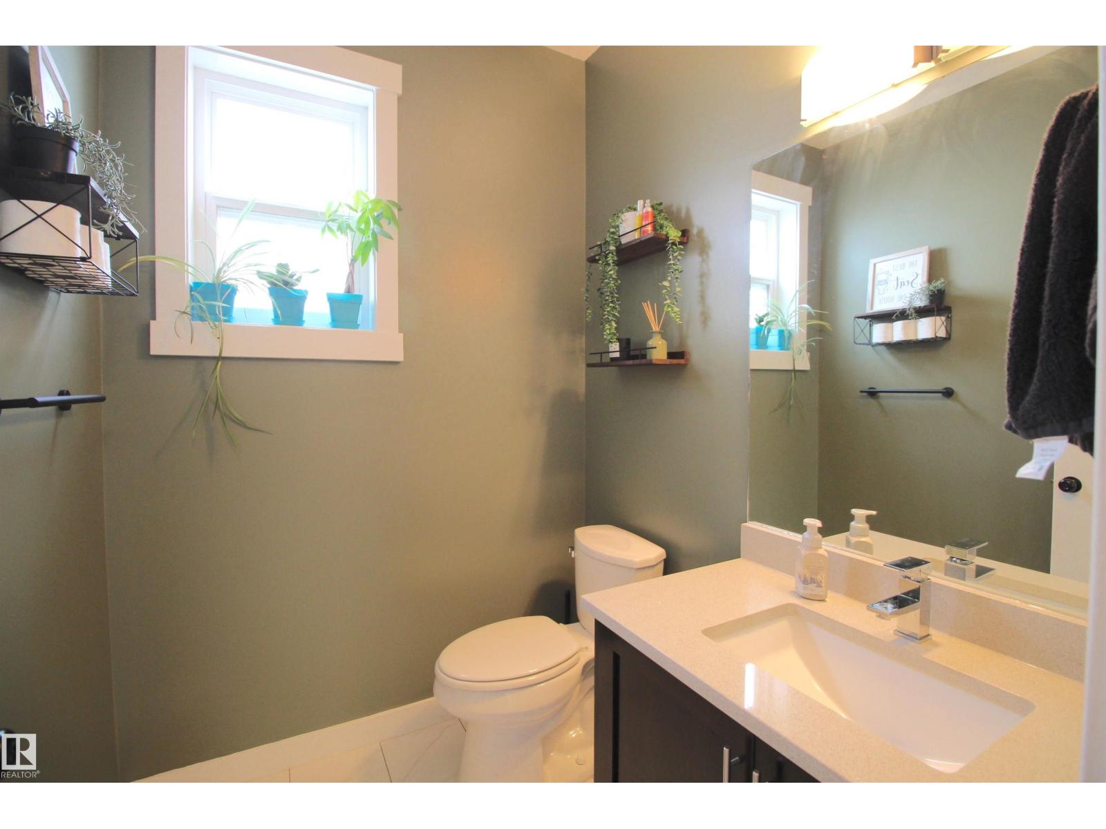 Photo 24 of 5012 53 Av, Calmar AB