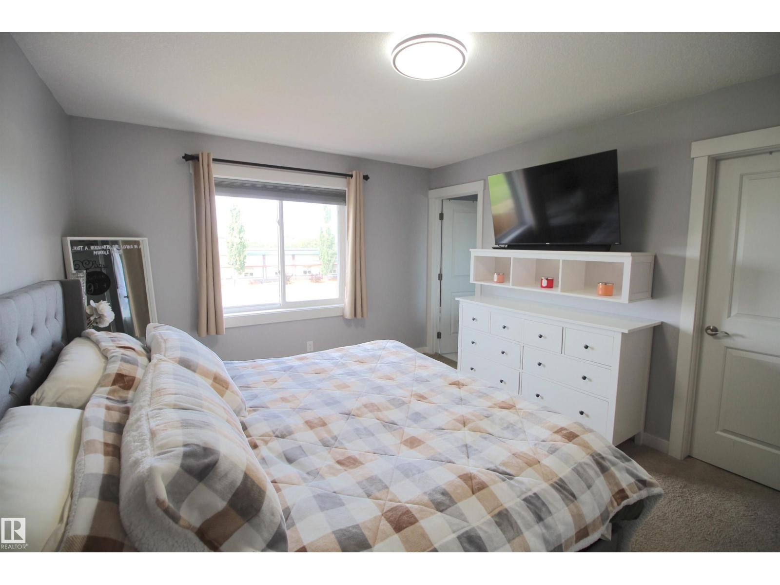 Photo 27 of 5012 53 Av, Calmar AB