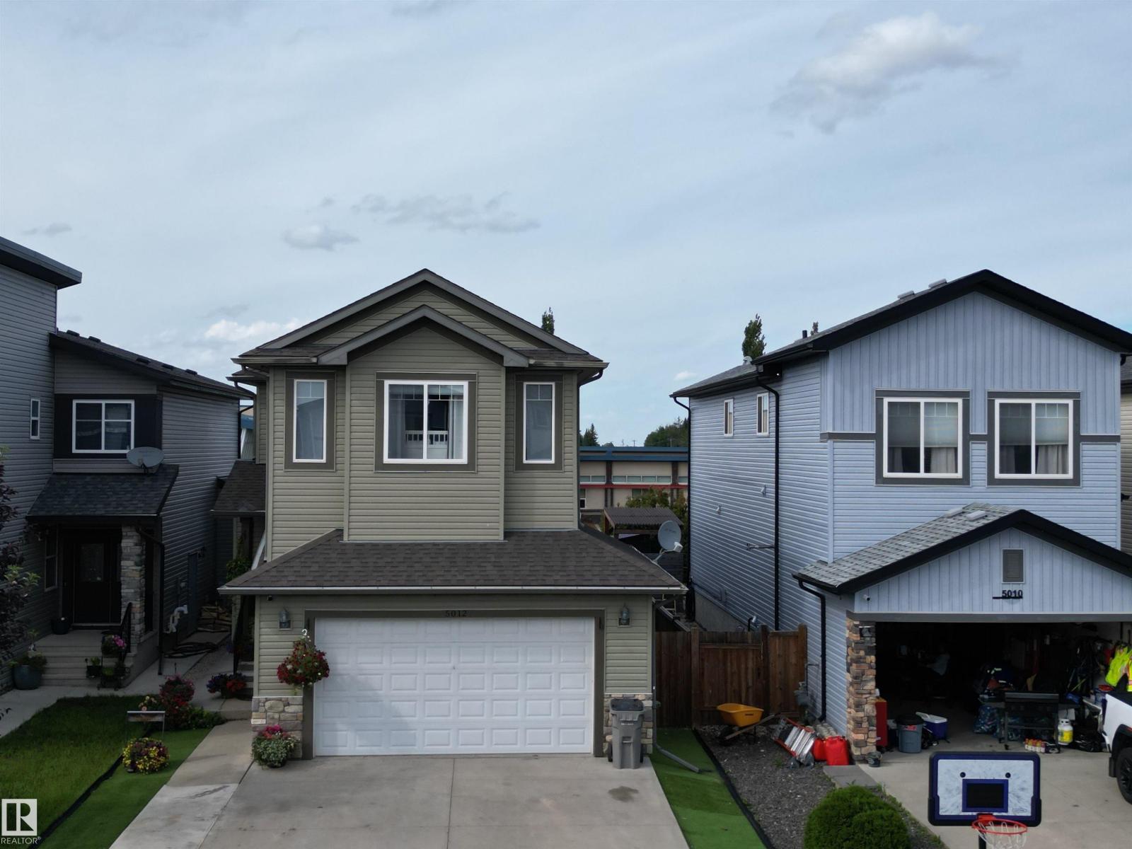 Photo 3 of 5012 53 Av, Calmar AB