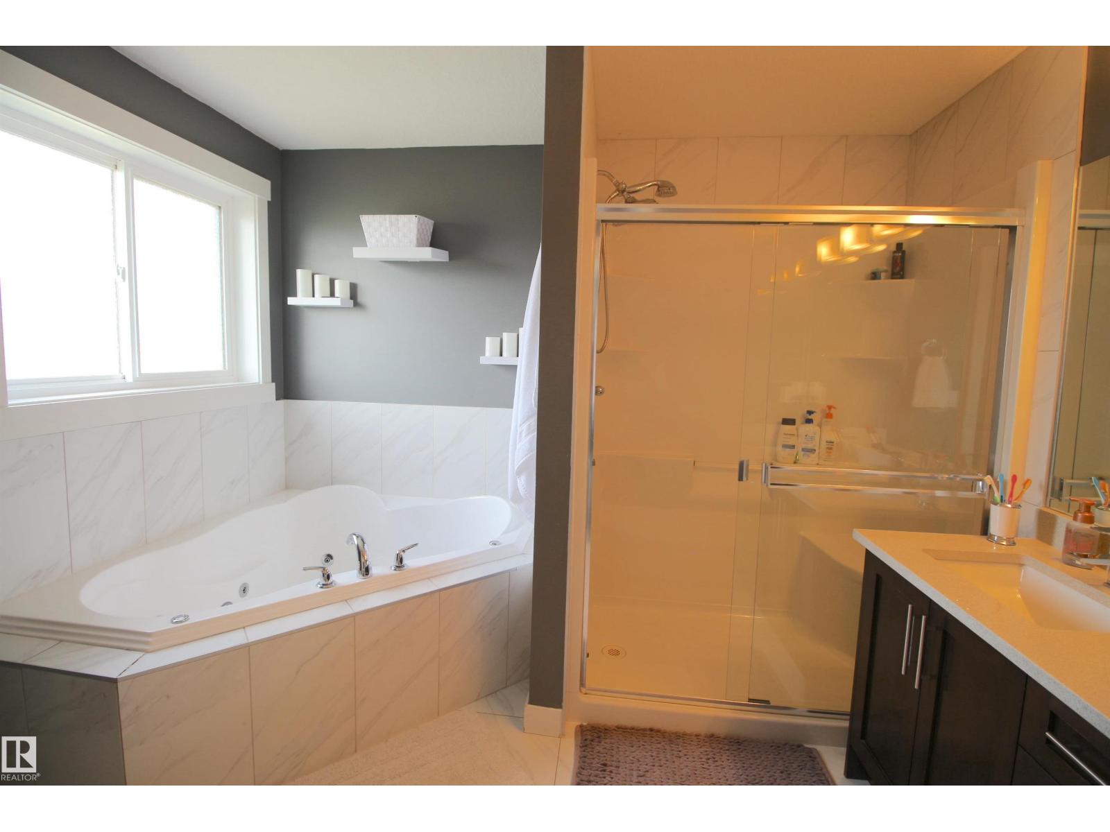 Photo 30 of 5012 53 Av, Calmar AB