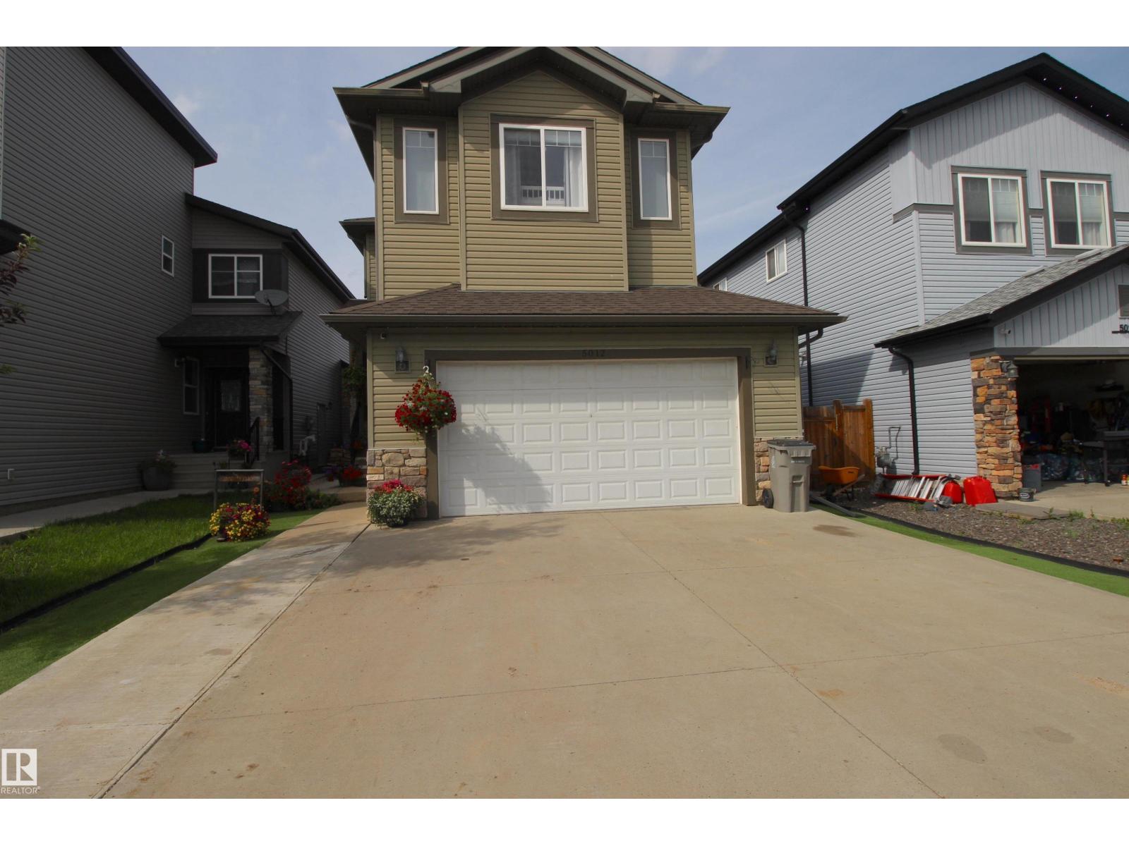 Photo 4 of 5012 53 Av, Calmar AB