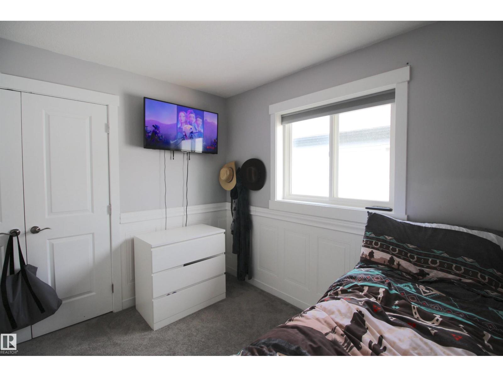 Photo 40 of 5012 53 Av, Calmar AB
