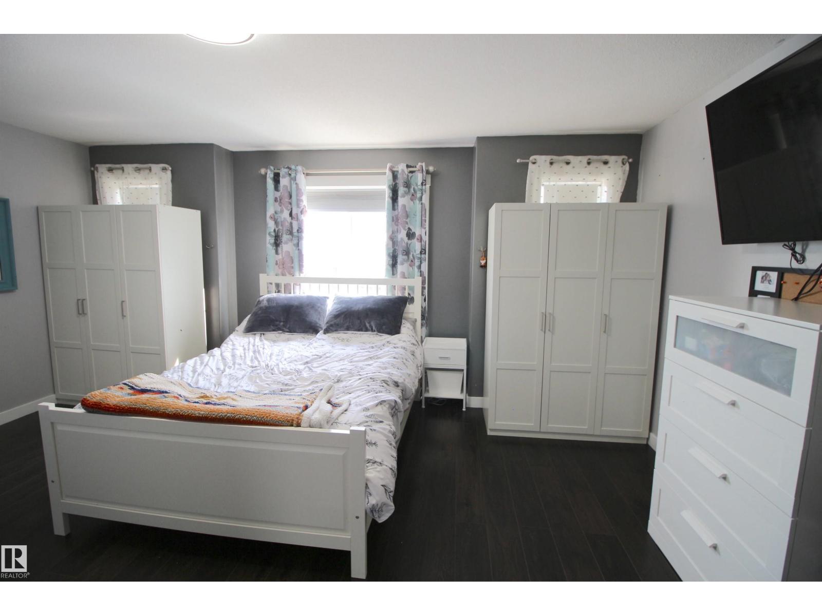 Photo 41 of 5012 53 Av, Calmar AB