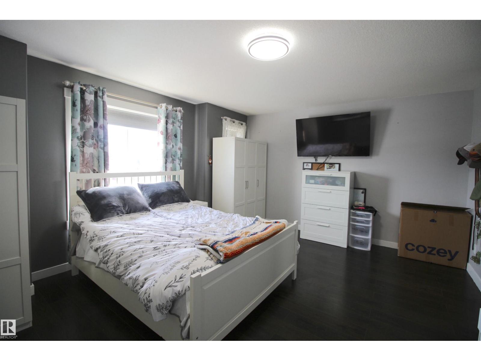 Photo 43 of 5012 53 Av, Calmar AB