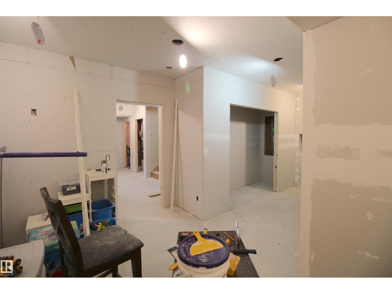 Photo 46 of 5012 53 Av, Calmar AB