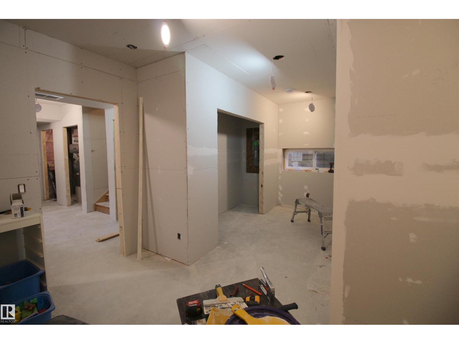 Photo 48 of 5012 53 Av, Calmar AB