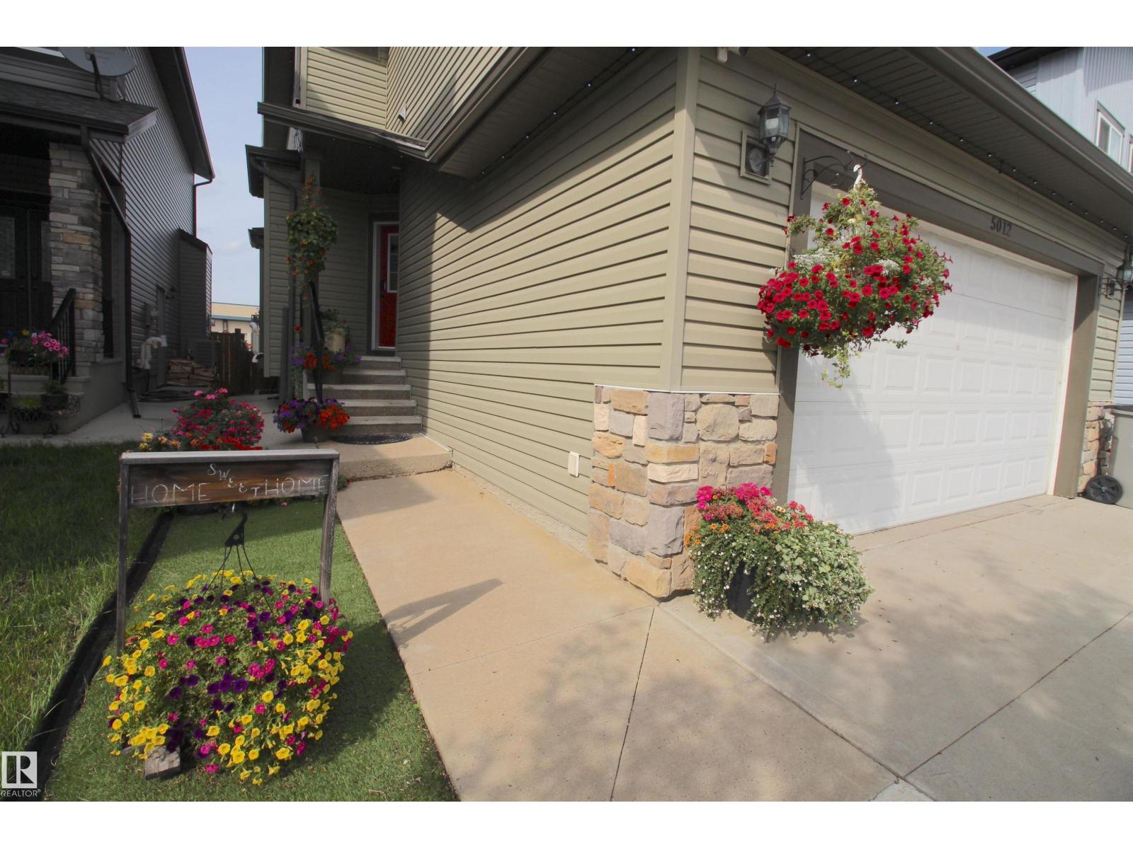 Photo 5 of 5012 53 Av, Calmar AB