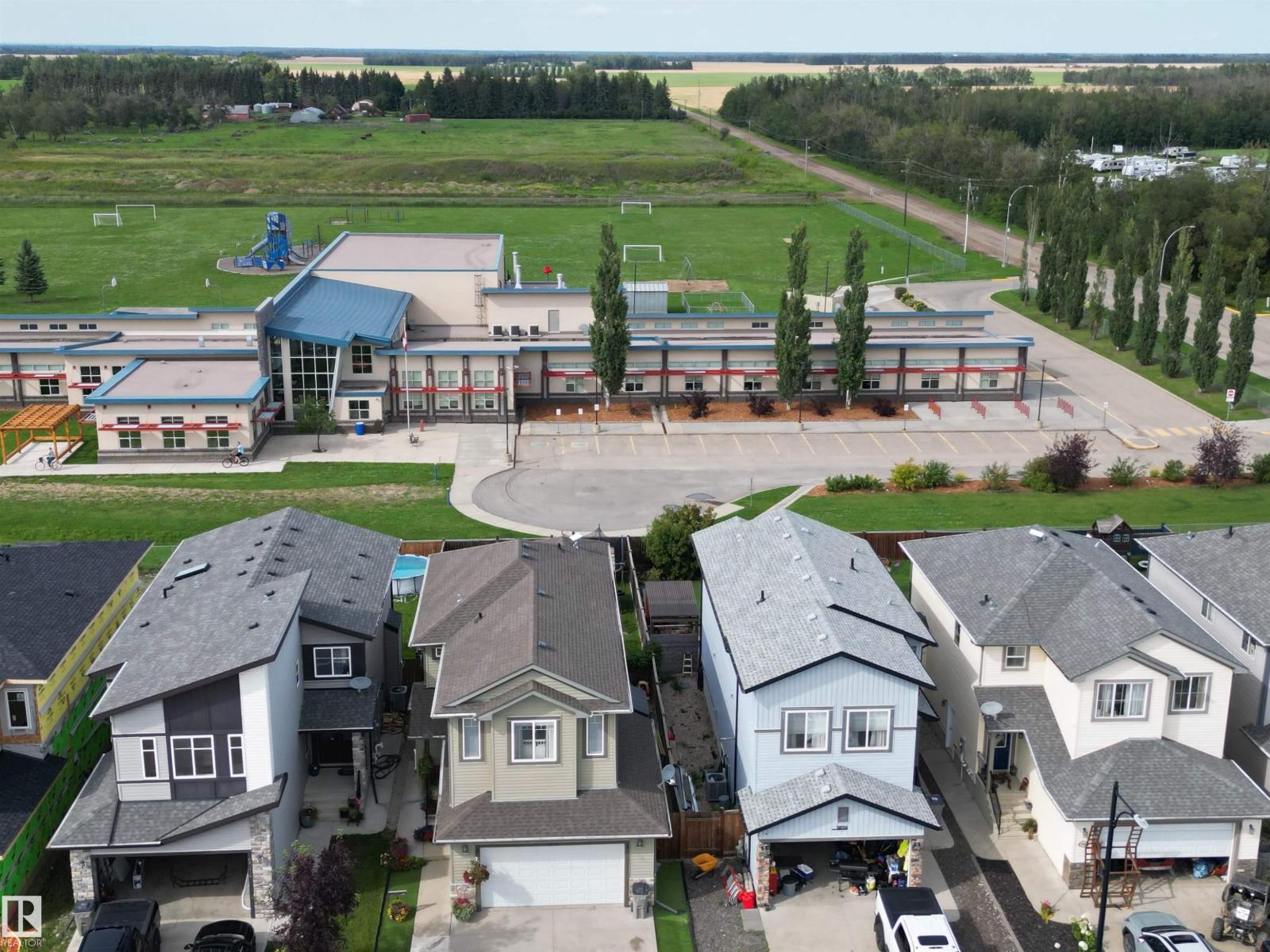 Photo 6 of 5012 53 Av, Calmar AB