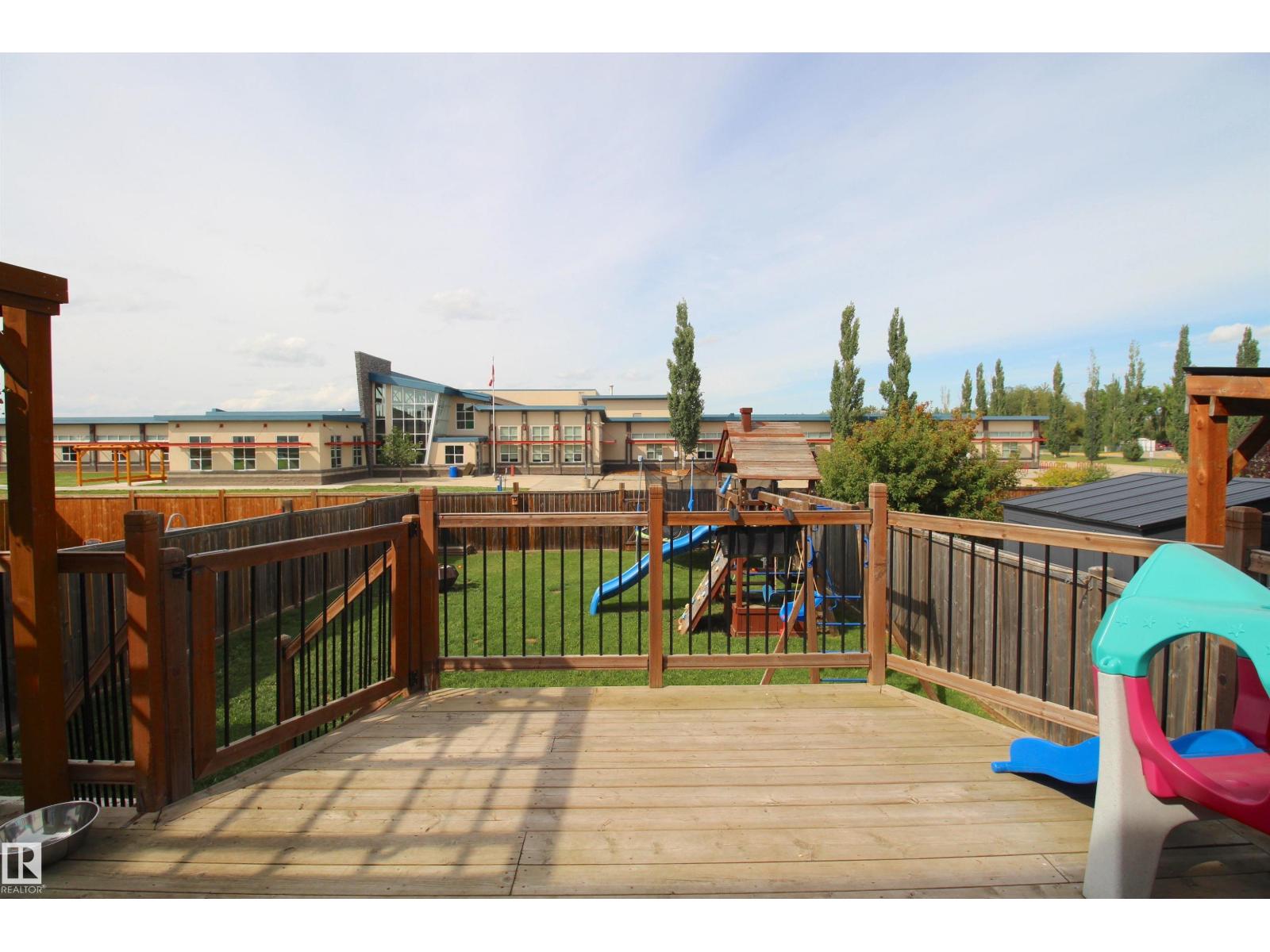 Photo 8 of 5012 53 Av, Calmar AB