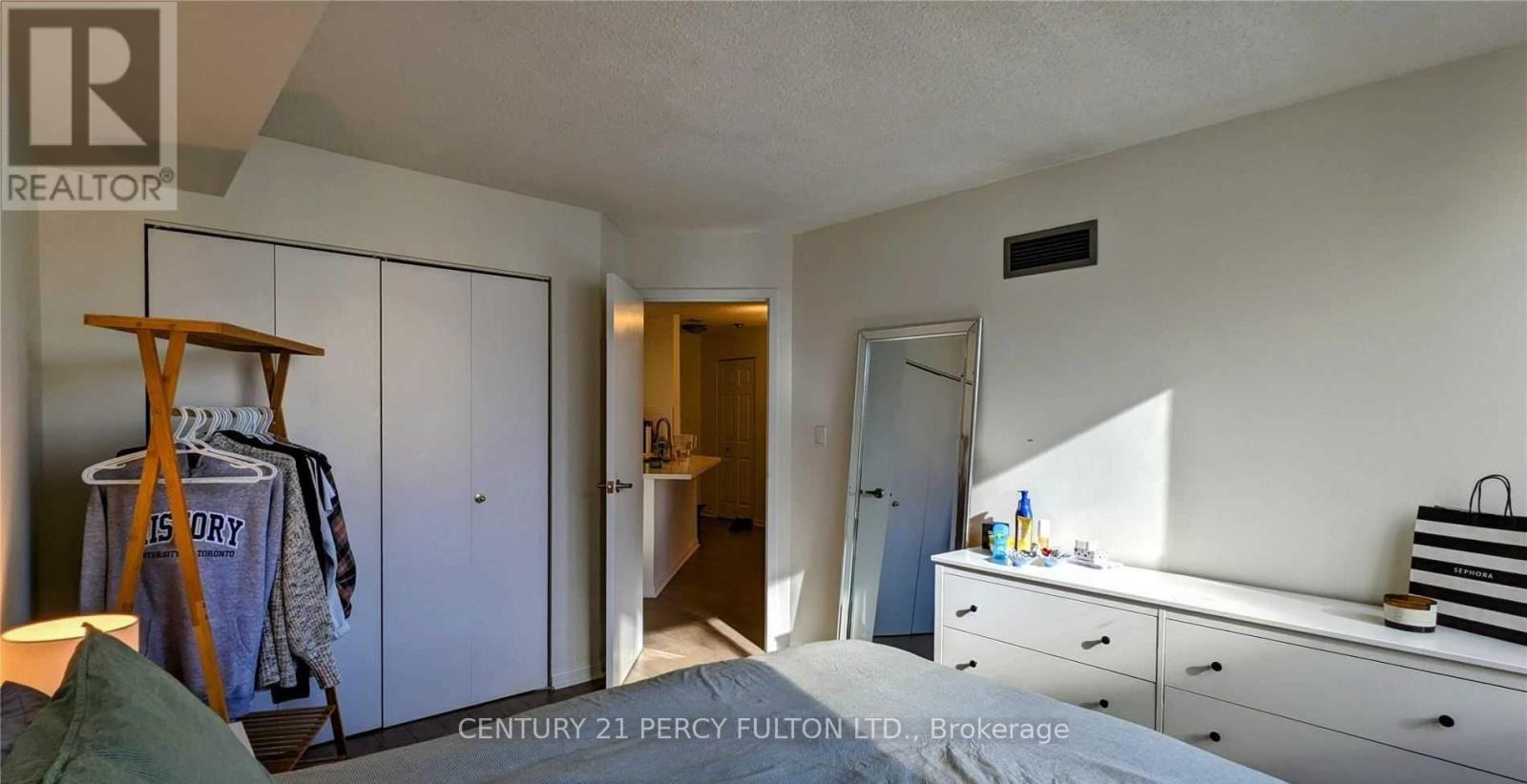 Photo 8 of 1506 25 Grenville Street, Toronto ON