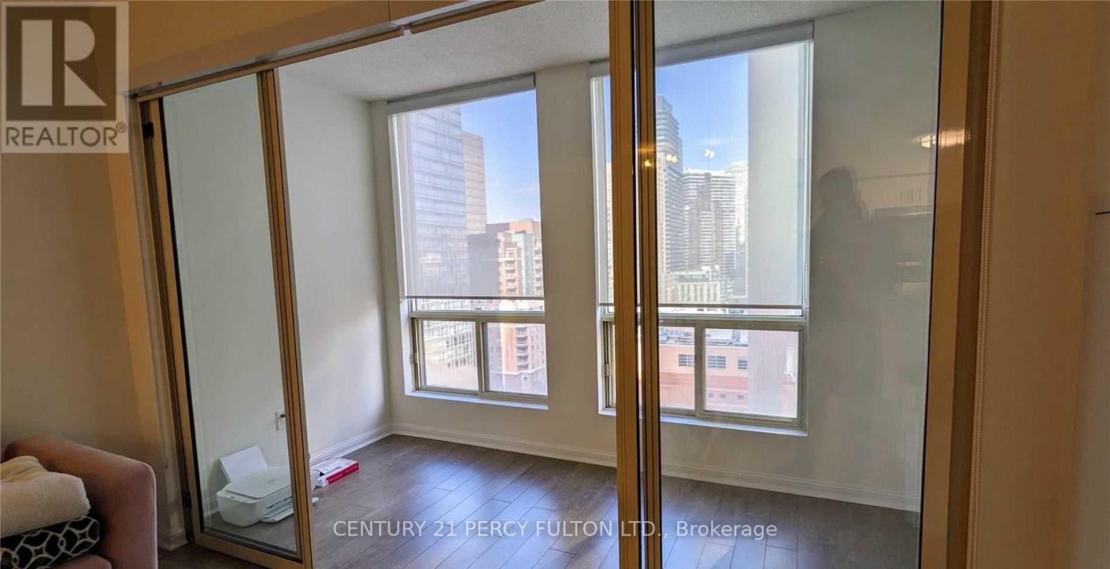 Photo 9 of 1506 25 Grenville Street, Toronto ON