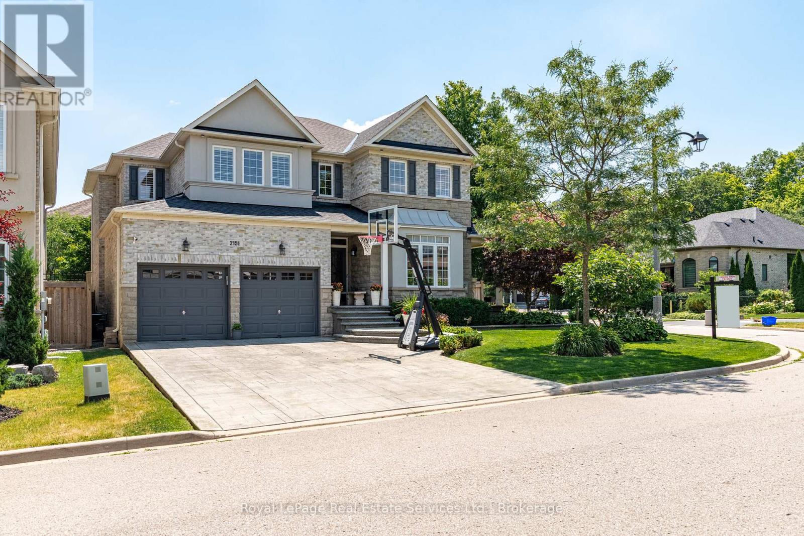 Photo 2 of 2151 Bingley Crescent, Oakville ON