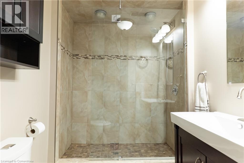 Photo 36 of 4303 Arejay Avenue, Beamsville ON
