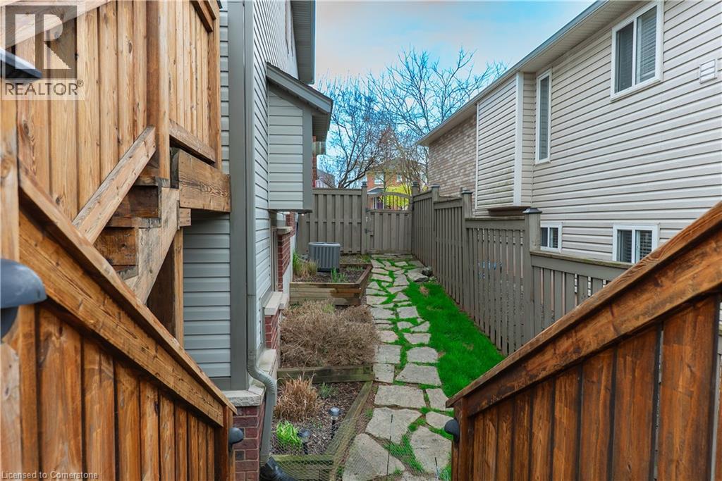 Photo 40 of 4303 Arejay Avenue, Beamsville ON