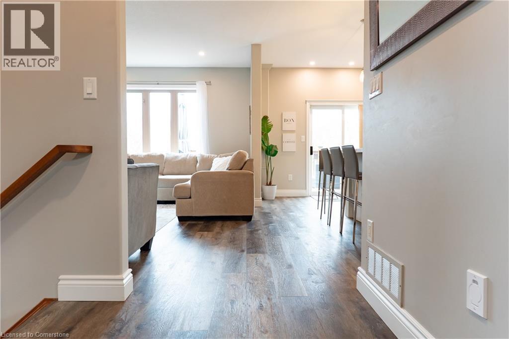 Photo 5 of 4303 Arejay Avenue, Beamsville ON