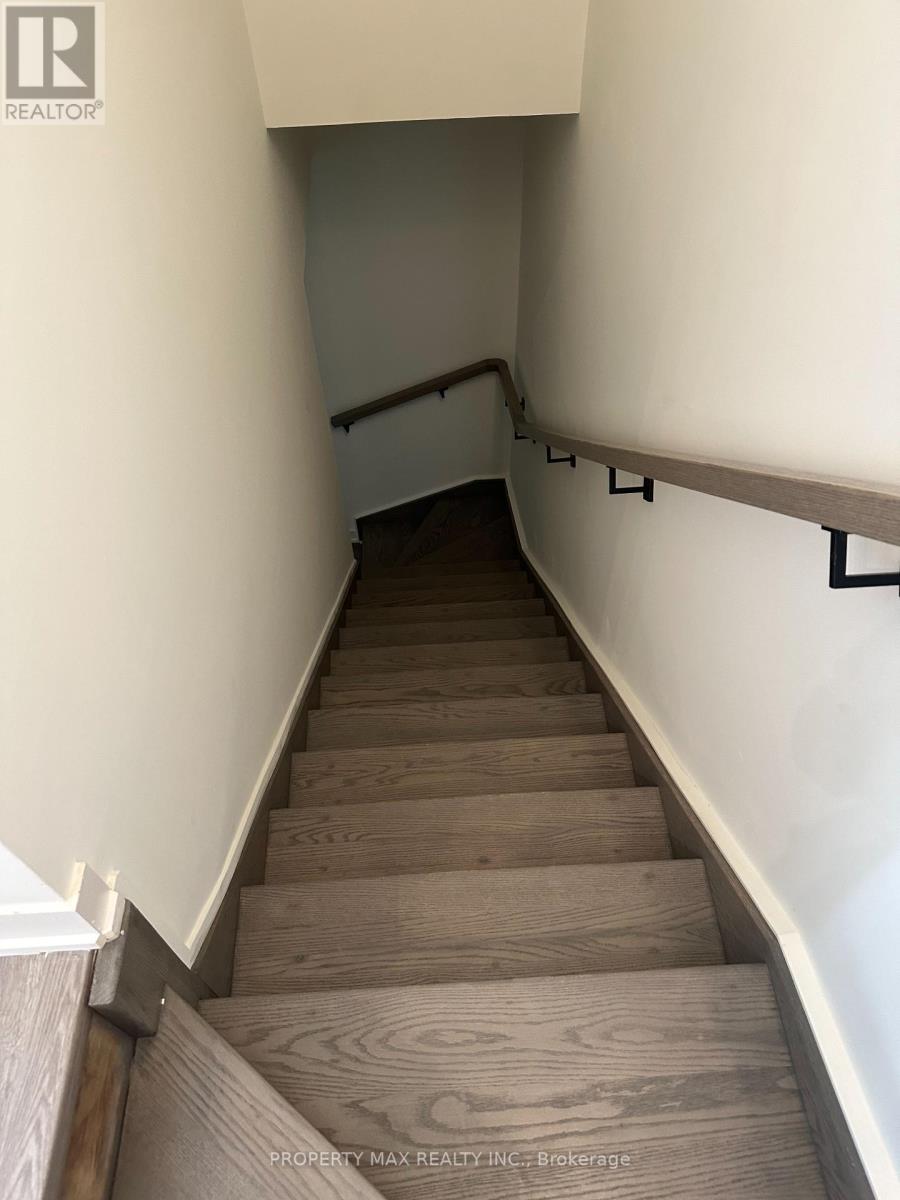 Photo 4 of 1238 10 David Eyer Road, Richmond Hill ON