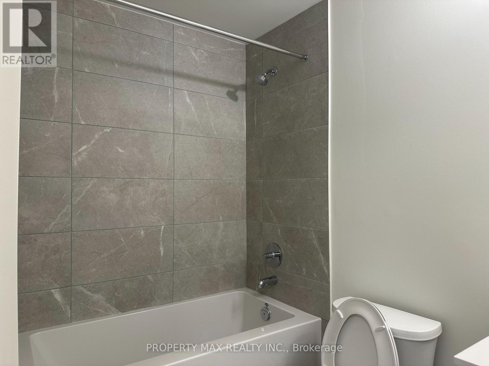 Photo 11 of 1238 10 David Eyer Road, Richmond Hill ON