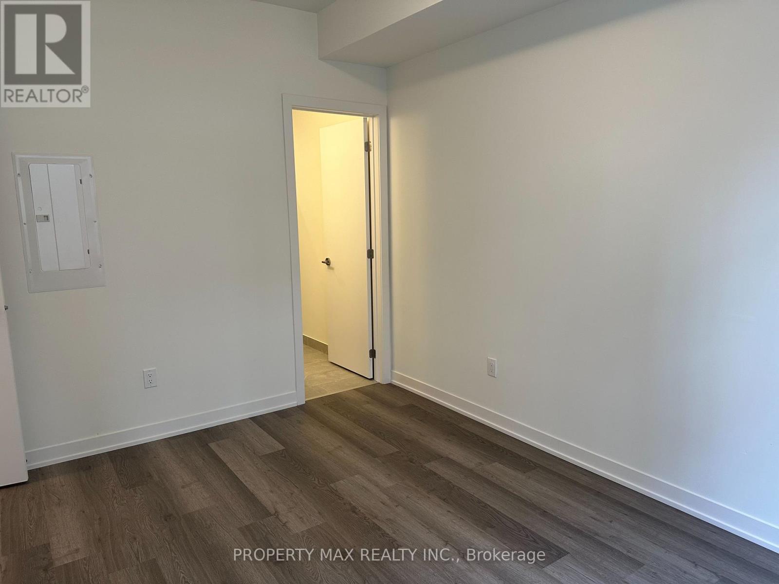 Photo 9 of 1238 10 David Eyer Road, Richmond Hill ON