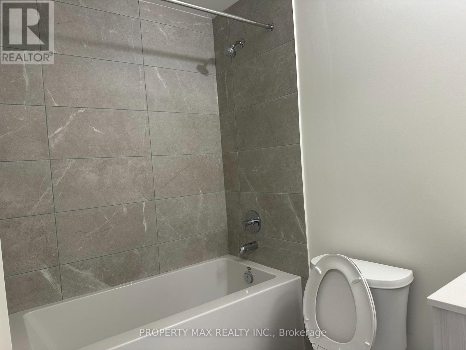Photo 31 of 1238 10 David Eyer Road, Richmond Hill ON