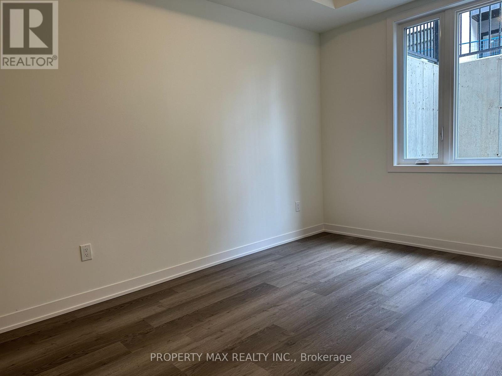 Photo 2 of 1238 10 David Eyer Road, Richmond Hill ON