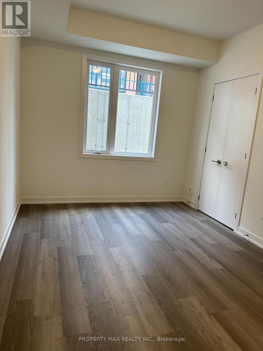 Photo 1 of 1238 10 David Eyer Road, Richmond Hill ON