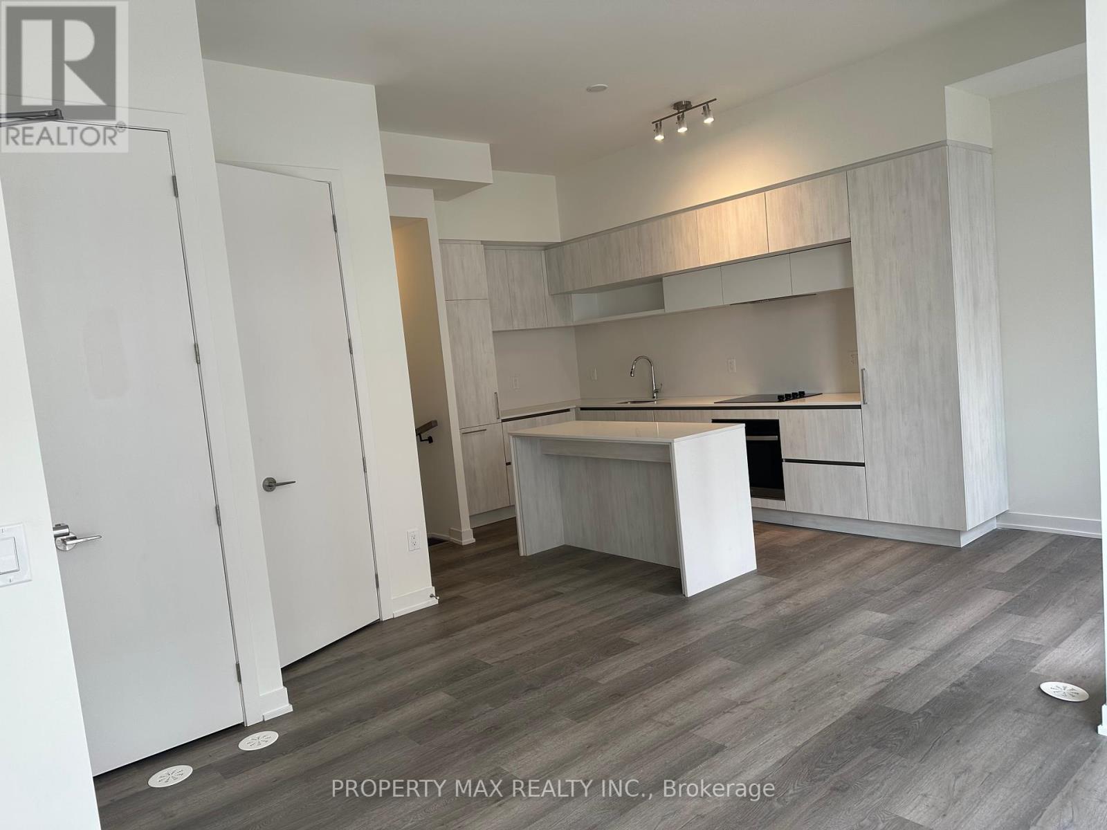 Photo 12 of 1238 10 David Eyer Road, Richmond Hill ON
