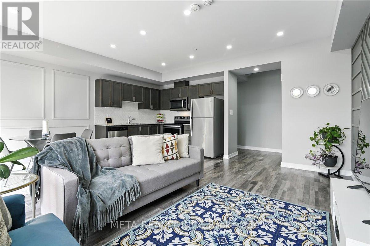 Photo 8 of 220 1460 Whites Road, Pickering ON