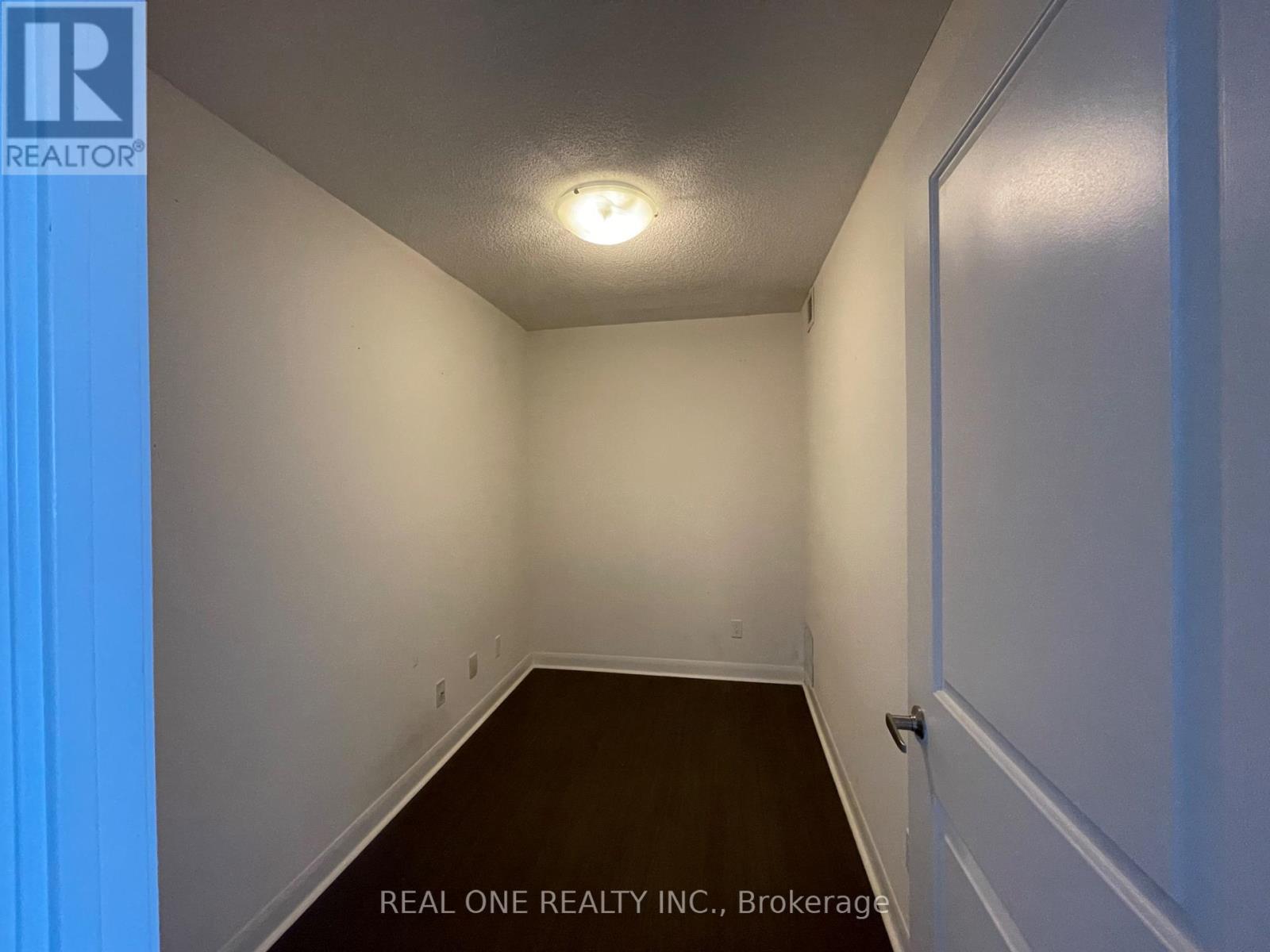Photo 11 of 814 75 Norman Bethune Avenue, Richmond Hill ON