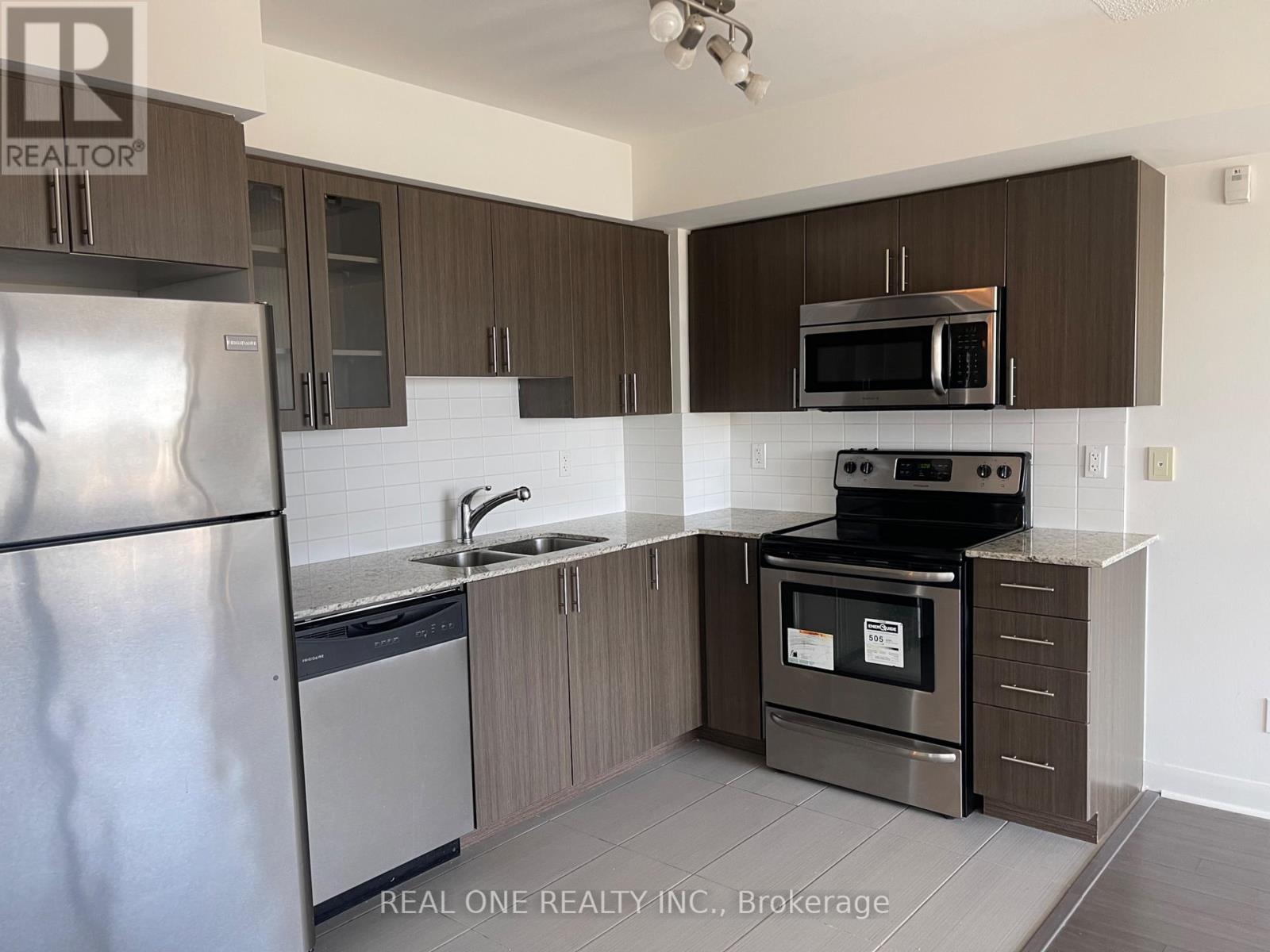 Photo 8 of 814 75 Norman Bethune Avenue, Richmond Hill ON