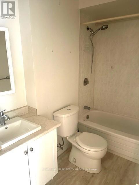 Photo 13 of 315 1100 Ambleside Drive, Ottawa ON