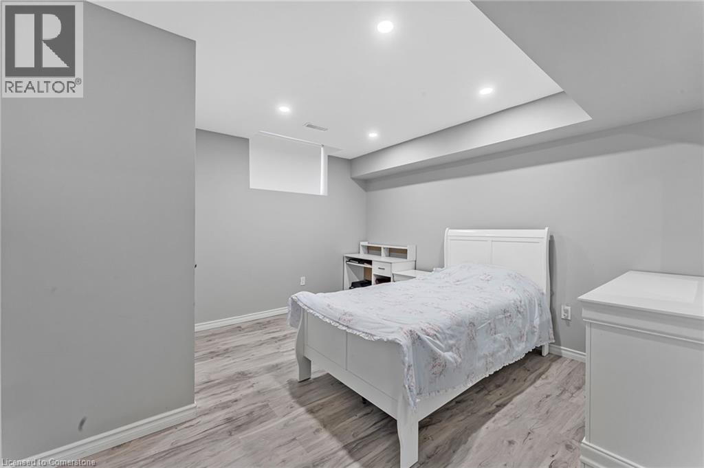 Photo 40 of 125 Monarch Street, Welland ON