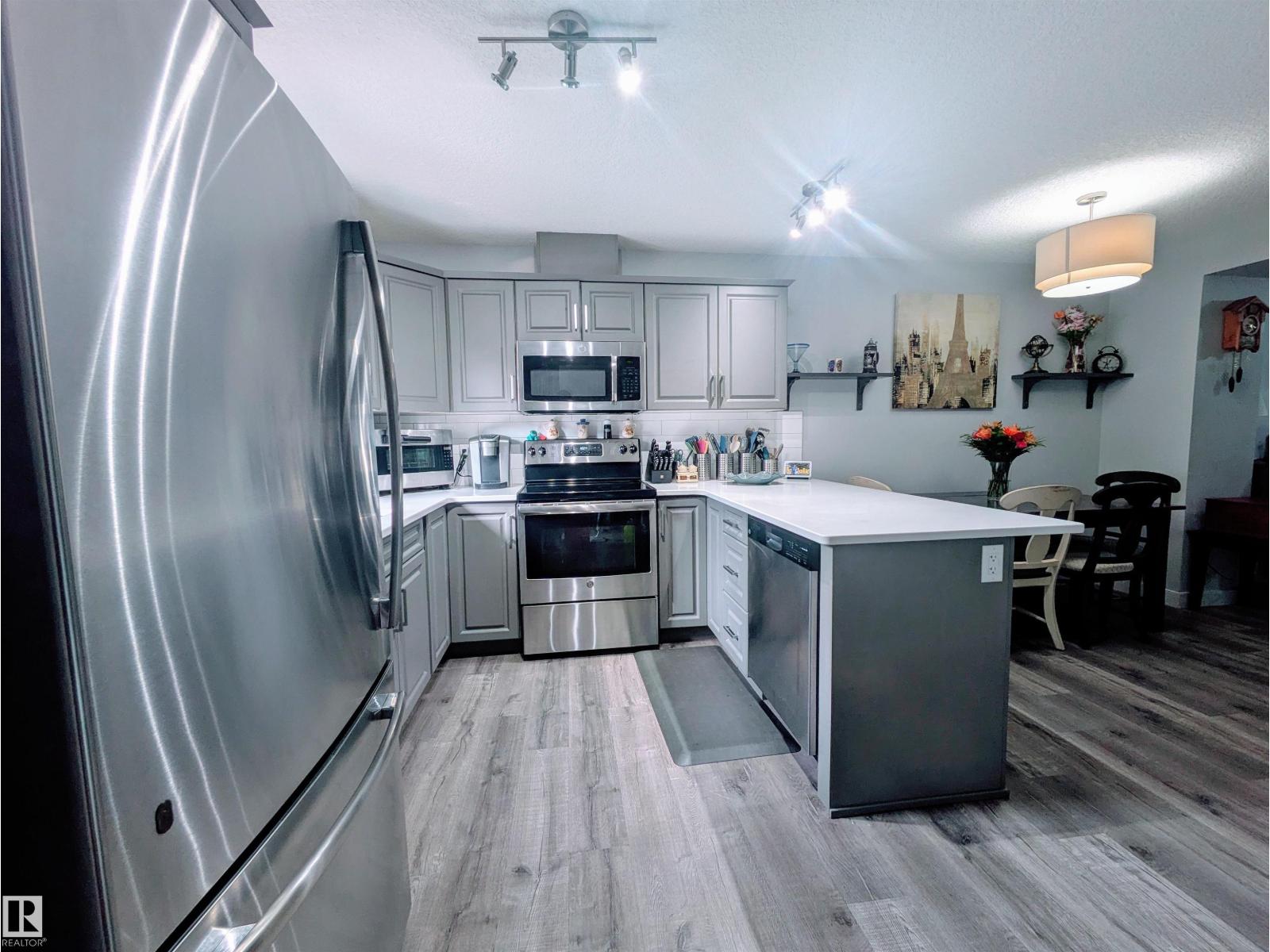 Photo 13 of 12325 122 Av Nw, Edmonton AB