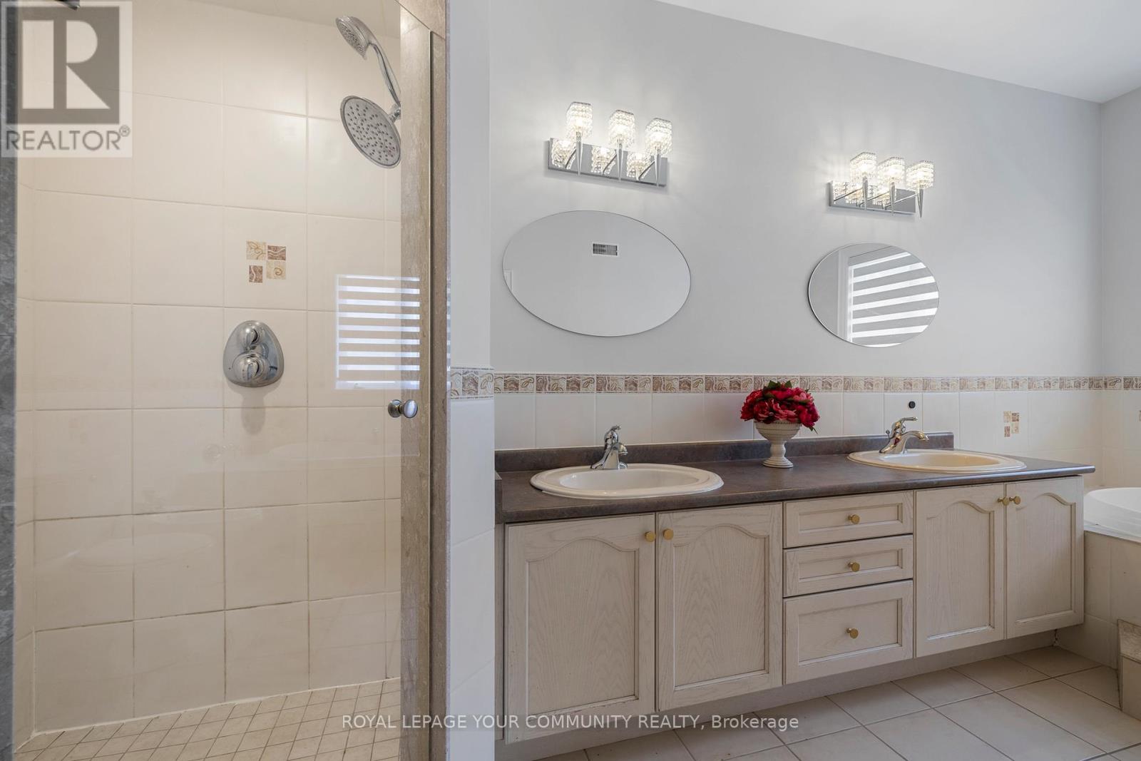 Photo 28 of 294 Sunset Beach Road, Richmond Hill ON