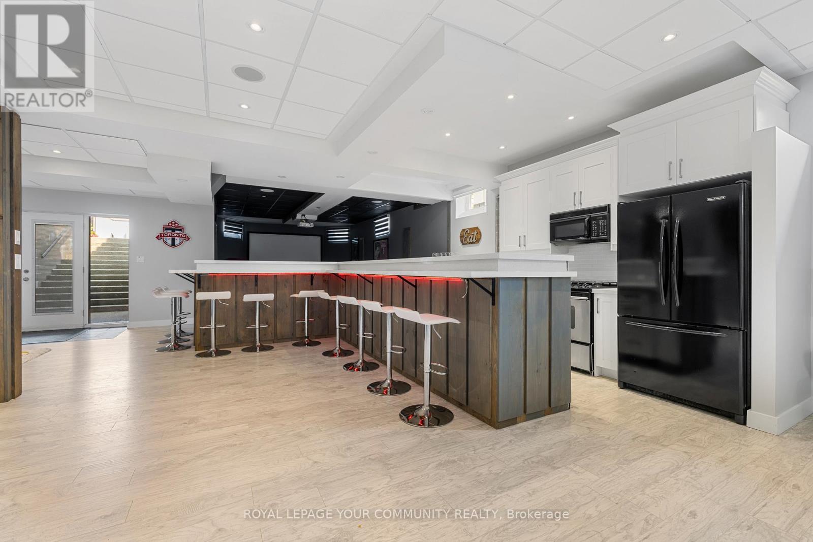 Photo 32 of 294 Sunset Beach Road, Richmond Hill ON
