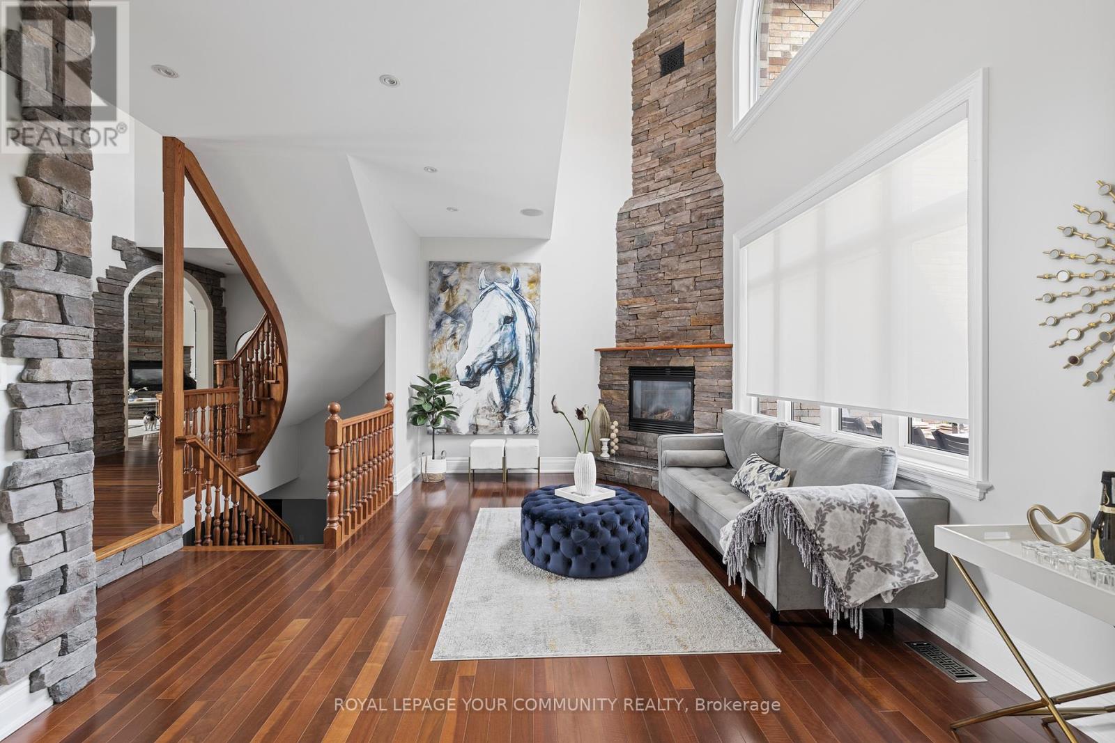 Photo 6 of 294 Sunset Beach Road, Richmond Hill ON
