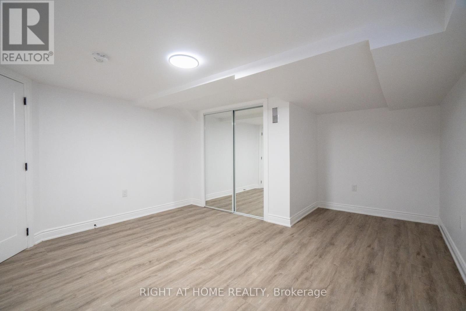 Photo 19 of 113 Mackey Drive, Whitby ON